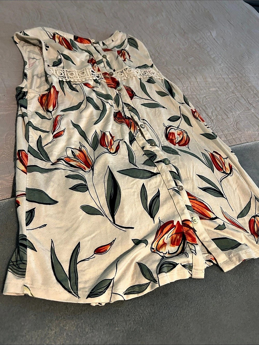 daniel rainn Floral top in Cream & Orange Size Small Like New